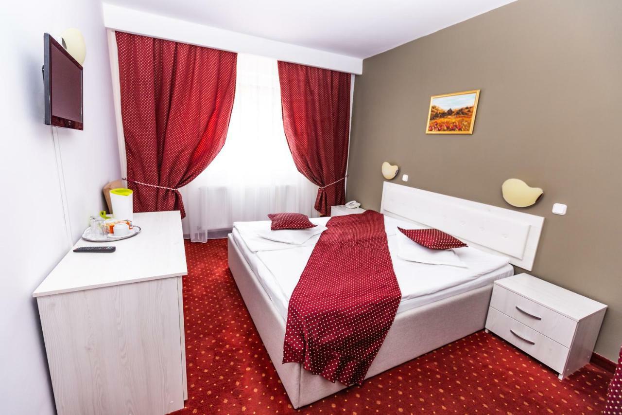 Hotel Miraj - Restaurant & Sauna & Biliard Poiana Brasov Exterior photo