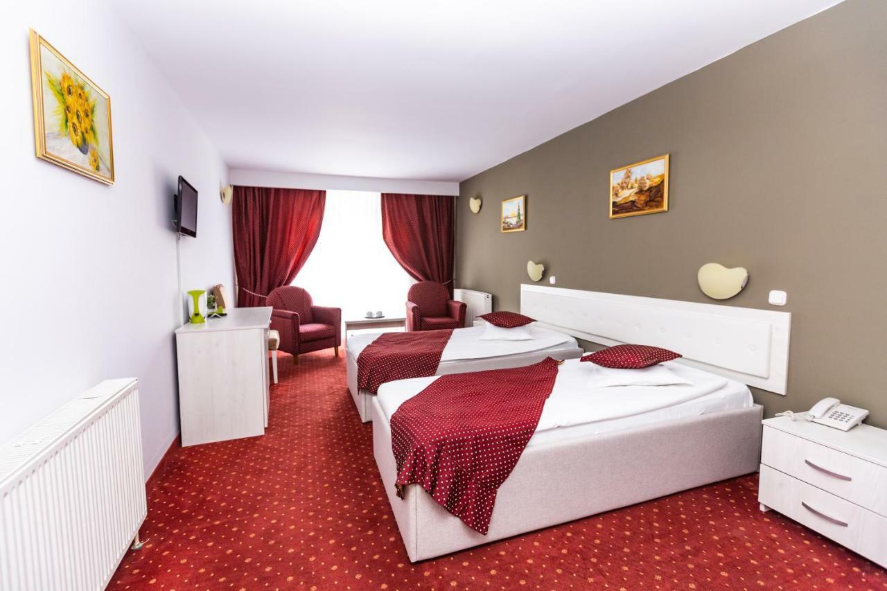 Hotel Miraj - Restaurant & Sauna & Biliard Poiana Brasov Exterior photo