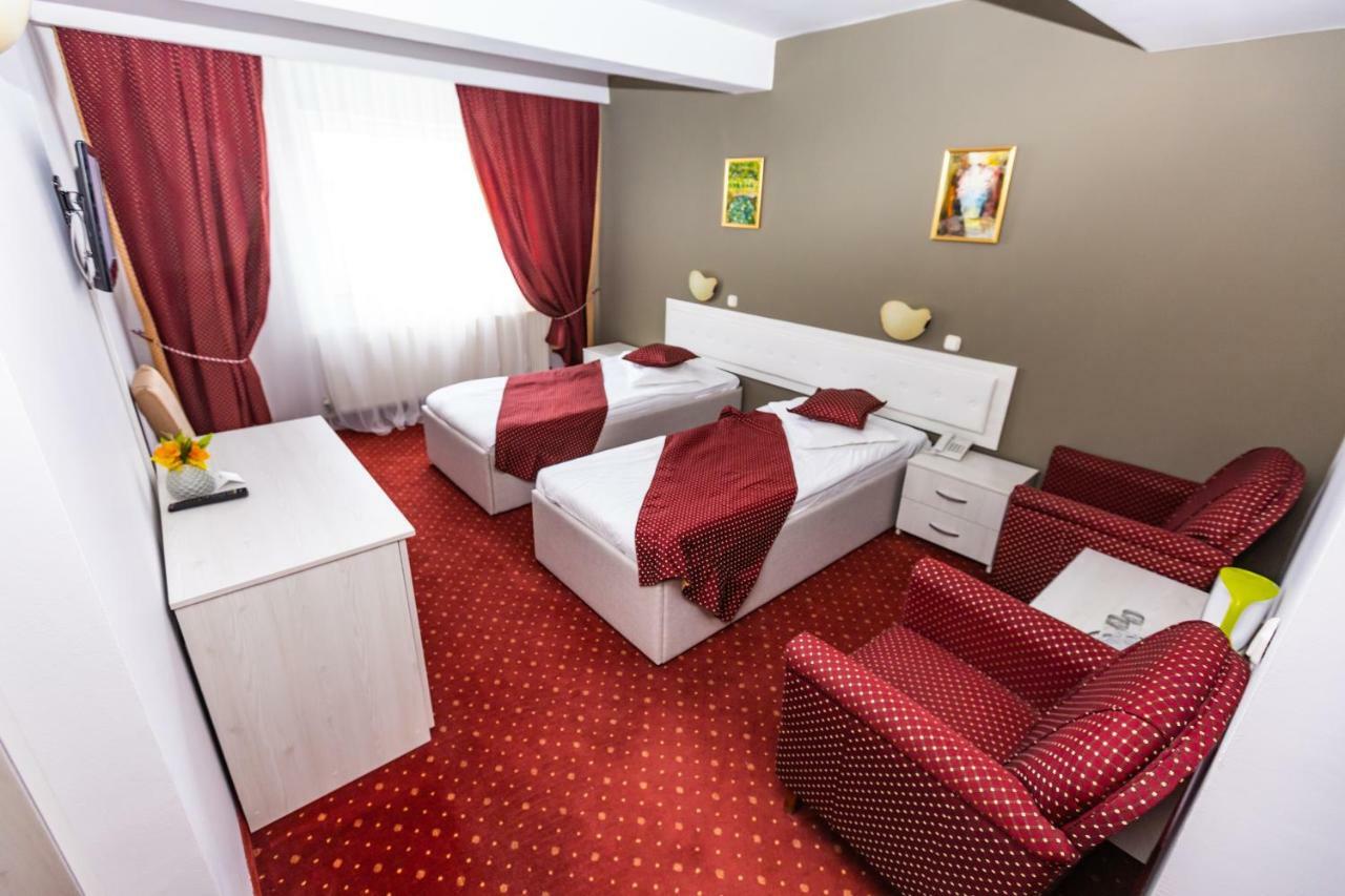 Hotel Miraj - Restaurant & Sauna & Biliard Poiana Brasov Exterior photo